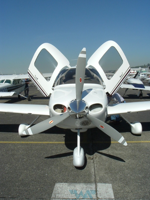 Front view of a Cirrus SR-20