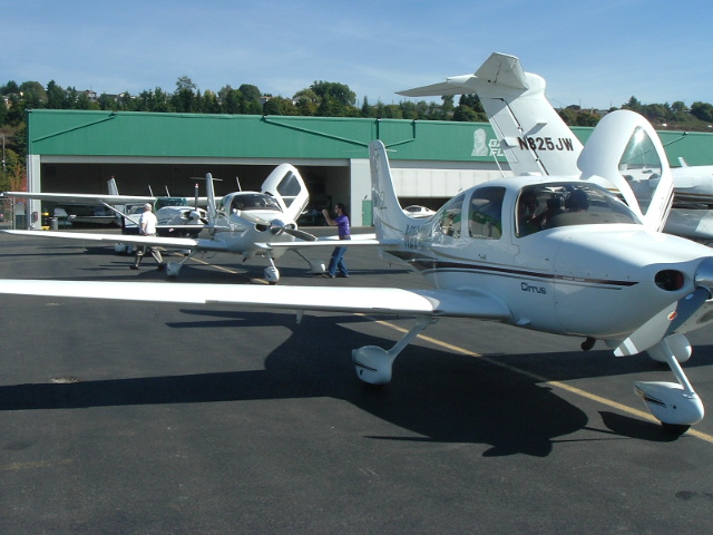 Side view of a Cirrus SR-20